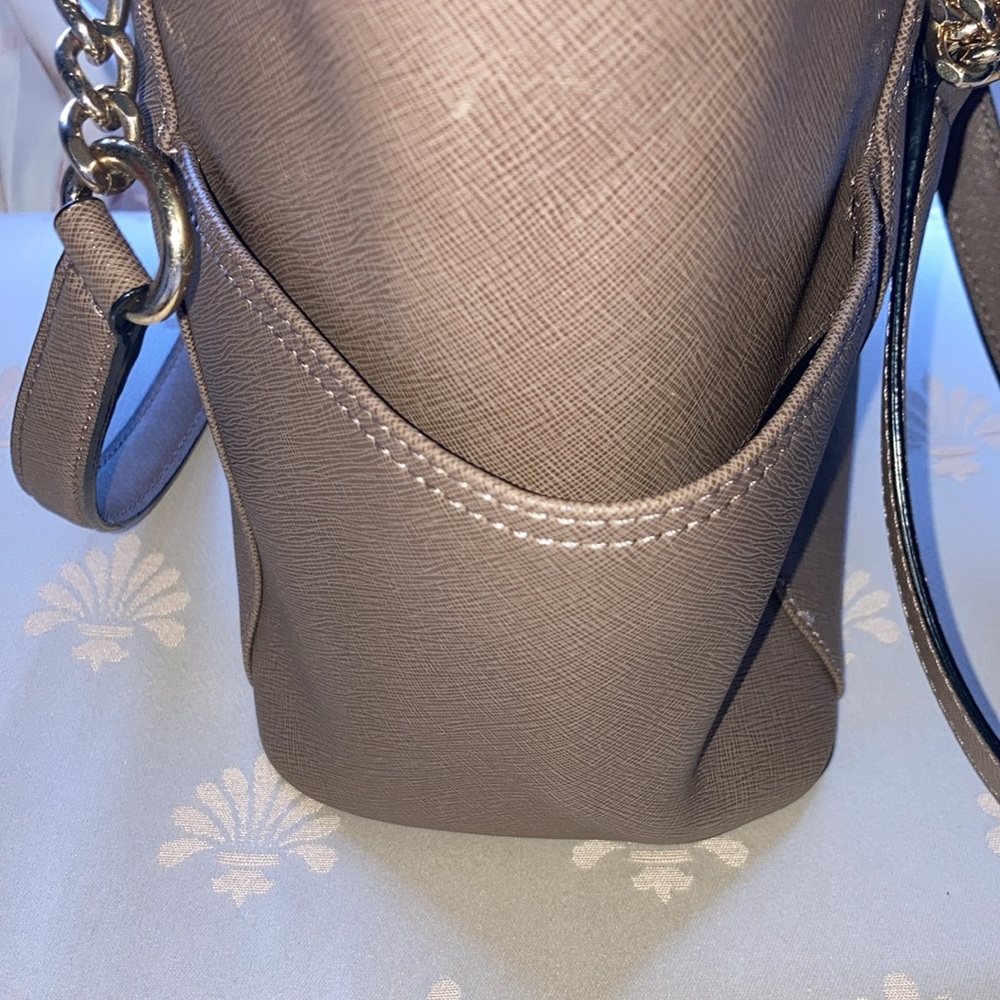 EUC CALVIN KLEIN large bag w/ big end pockets, gt hardware, snap close $78 - Picture 6 of 13